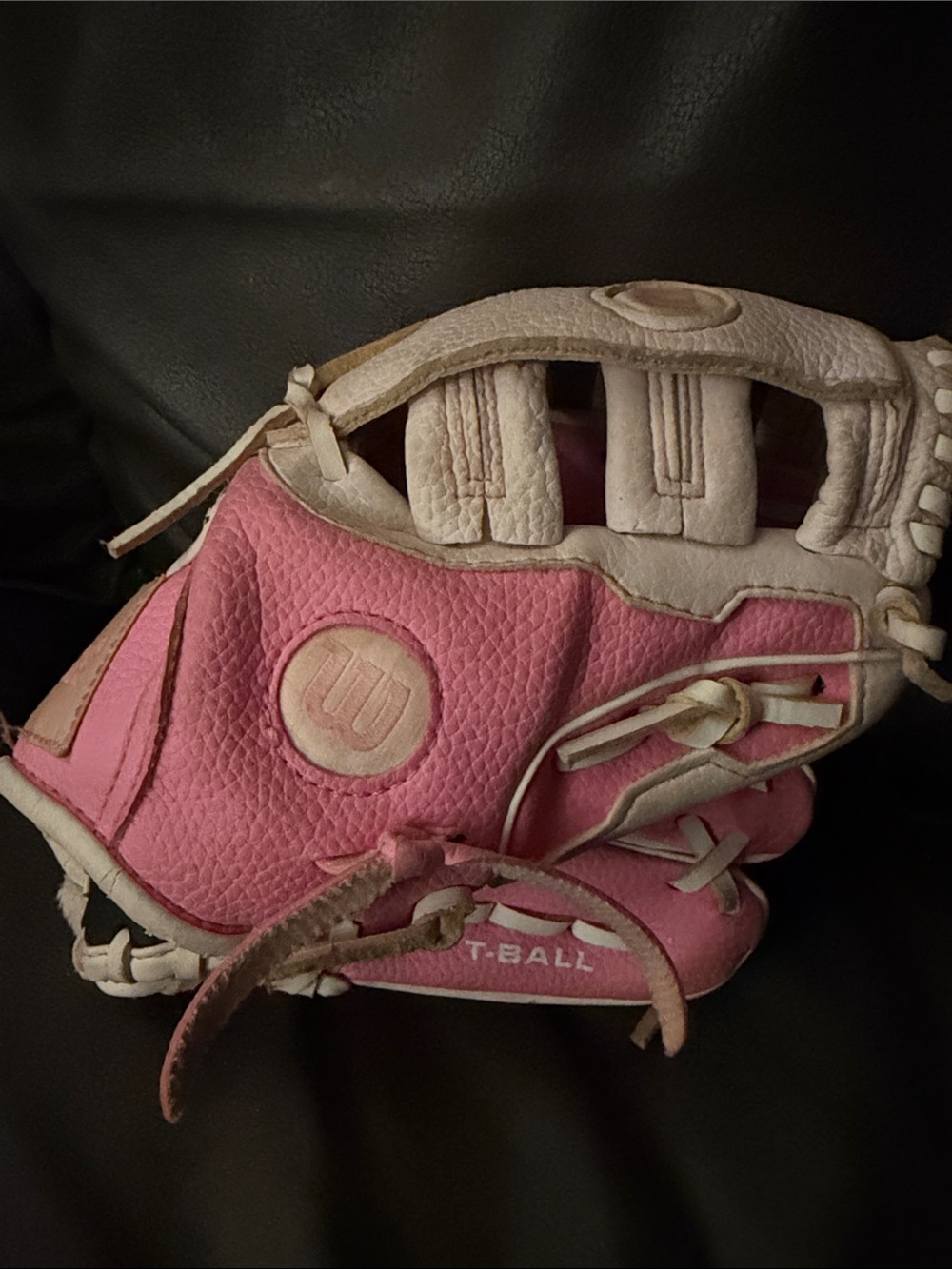 Wilson Pink and Cream Youth Baseball Glove t ball RH THROWER 10 INCH I WEB